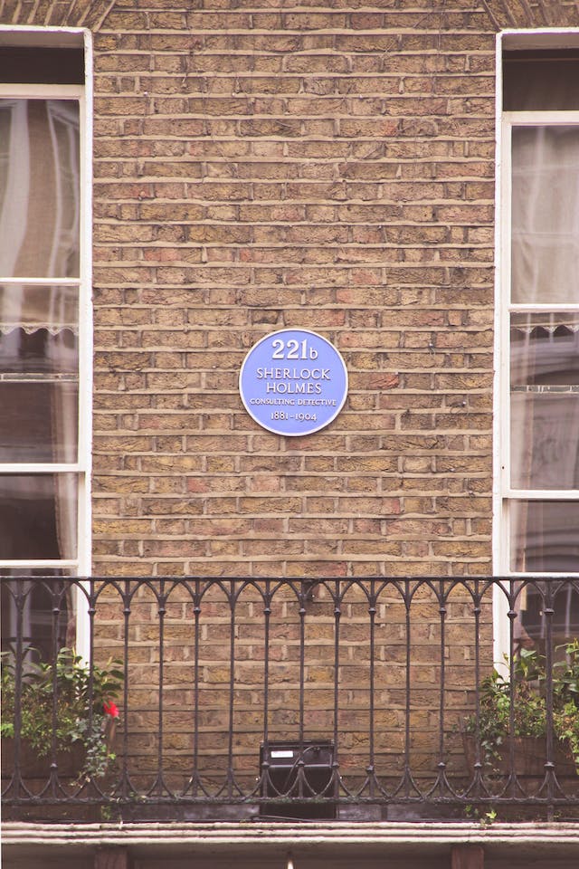 Sherlock Holmes and Taxis: Navigating London's Mysteries